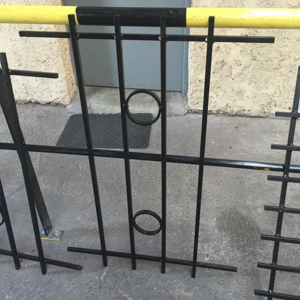 FABRICATION DE GRILLES METALLIQUES ANTI INFRACTION SUR MESURE POUR FENETRES  MARSEILLE PACA
