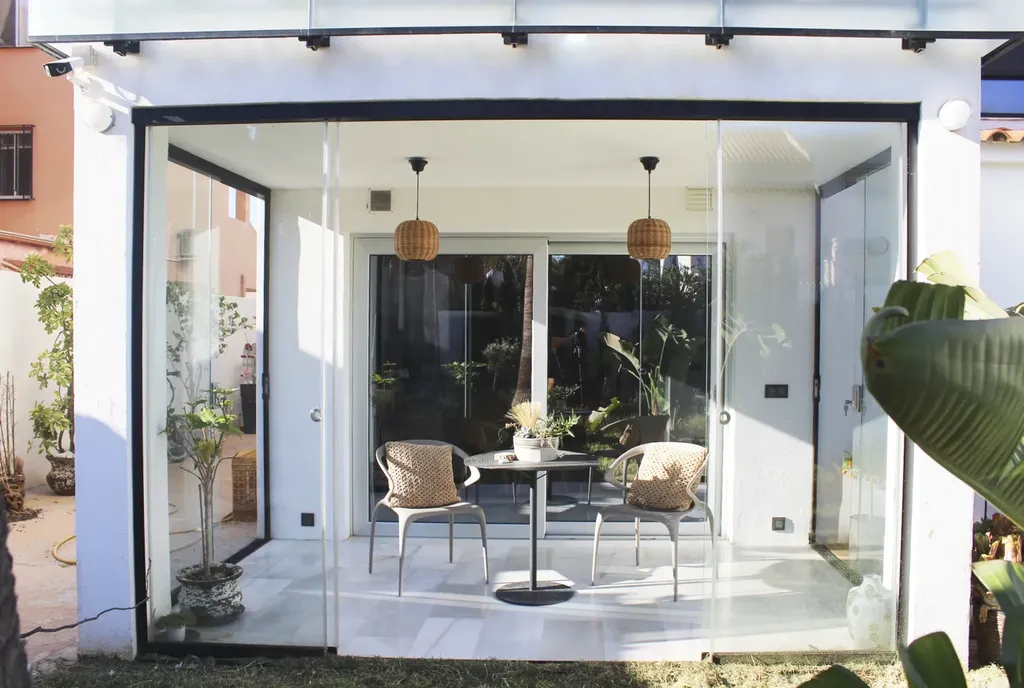 Rideau de verre ouvert
