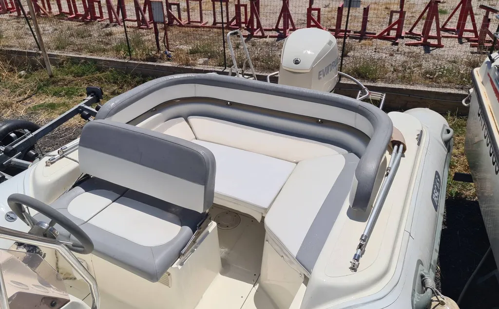 vend bateau à coque semi-rigide BSC 65 à Six - fours