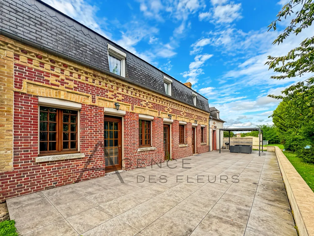 A vendre maison de 145 m² édifiée sur 2400 m² de terrain sur la commune de LE BEC THOMAS 27370