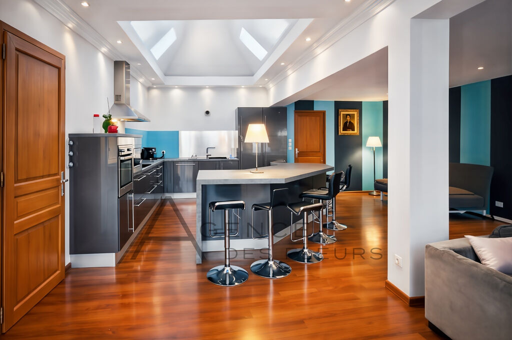 A vendre, Loft contemporain situé en centre ville d'Elbeuf de 198 m²