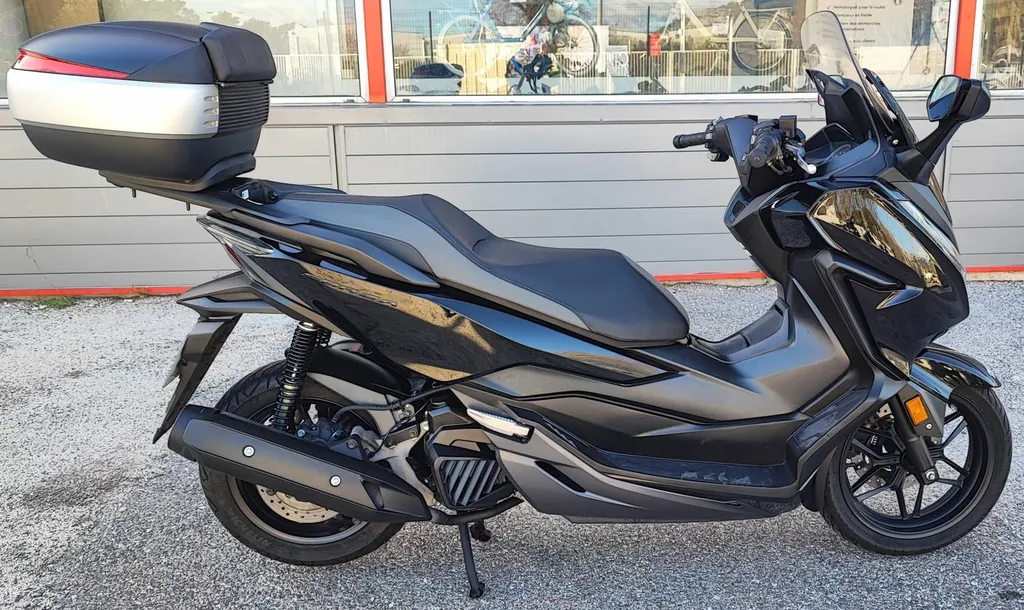 HONDA FORZA 125 DU 06/2020 AVEC 22400KM