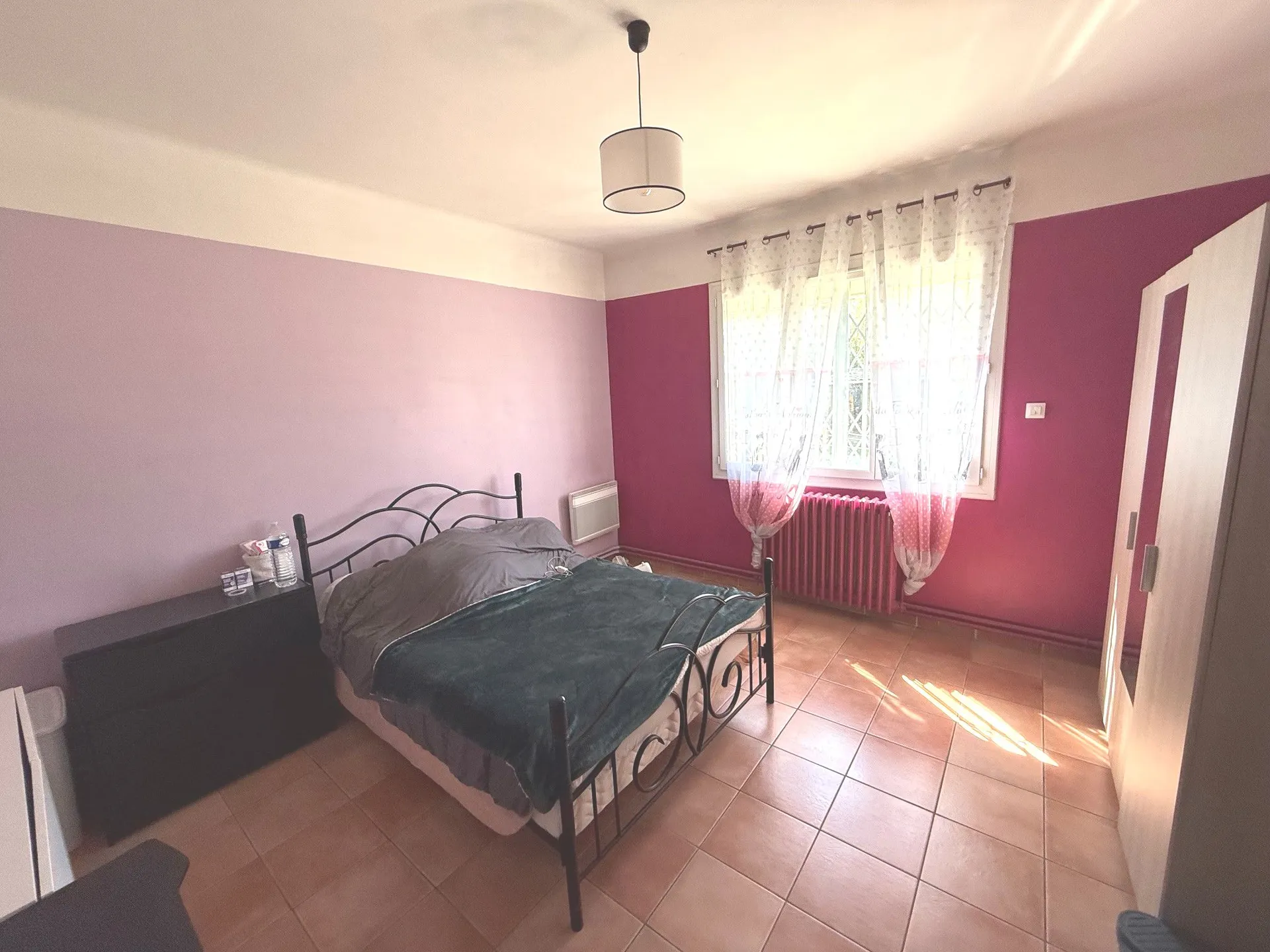 Vente- Carnoux en Provence villa de Type 4/5 en très bon état général située dans une paisible impasse