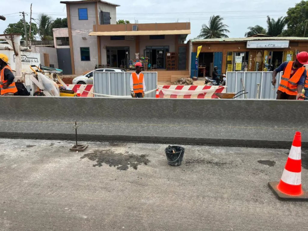 Fourniture et livraison de béton de formulation extrudée directement sur chantier au Bénin