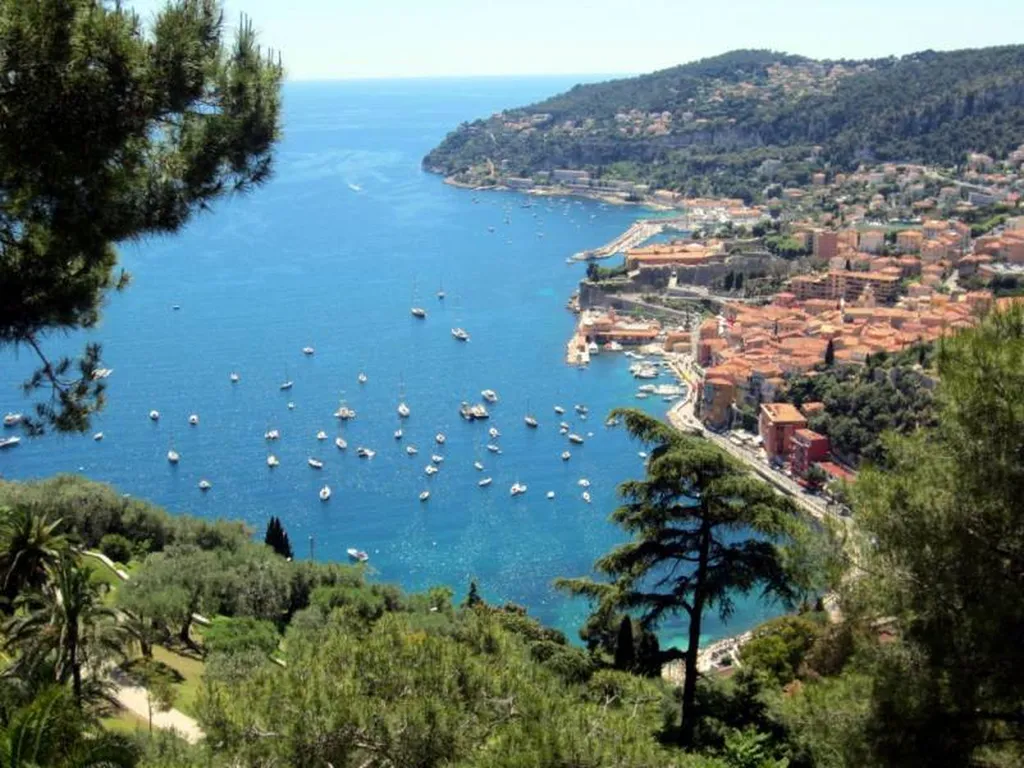 Vue plongeante sur la Baie