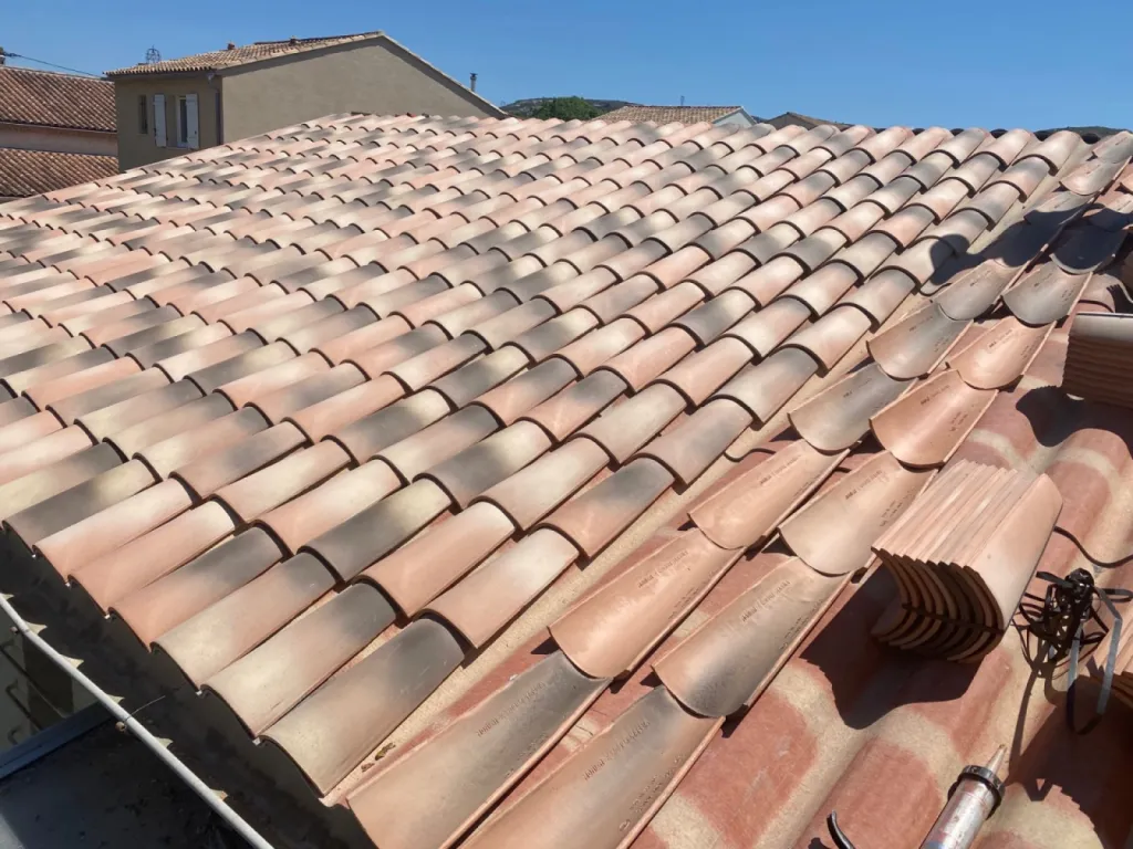 pose des tuiles canal sur pst sur gignac la nerthe