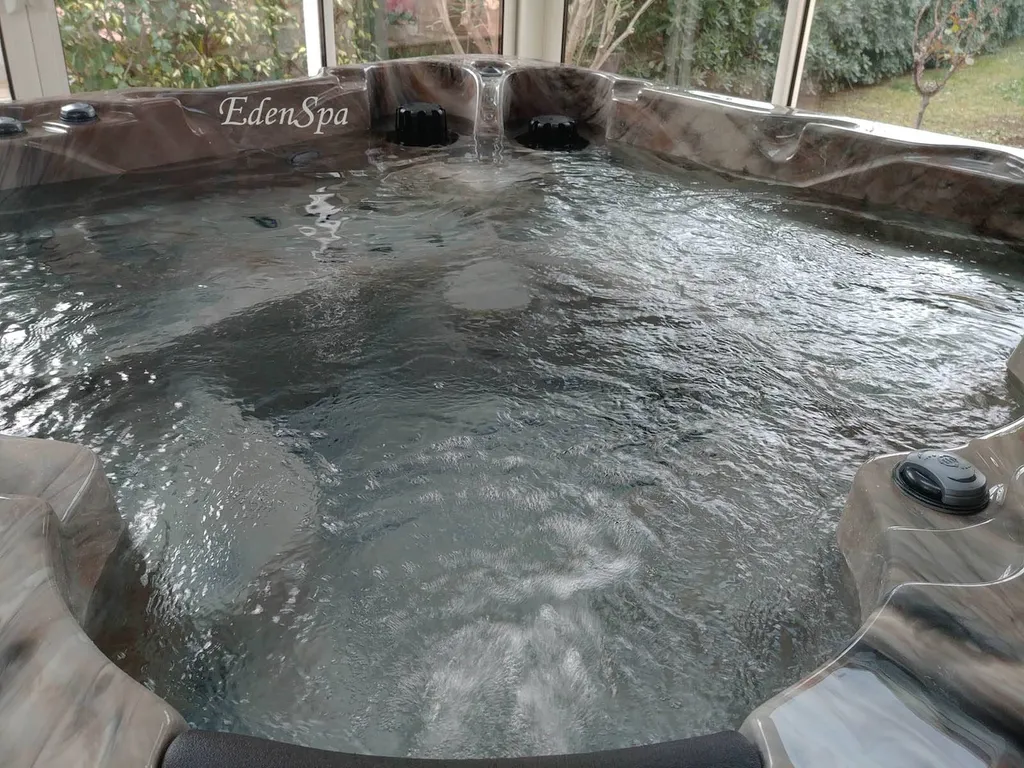 spa familial intérieur  5 places bouches-du-rhone