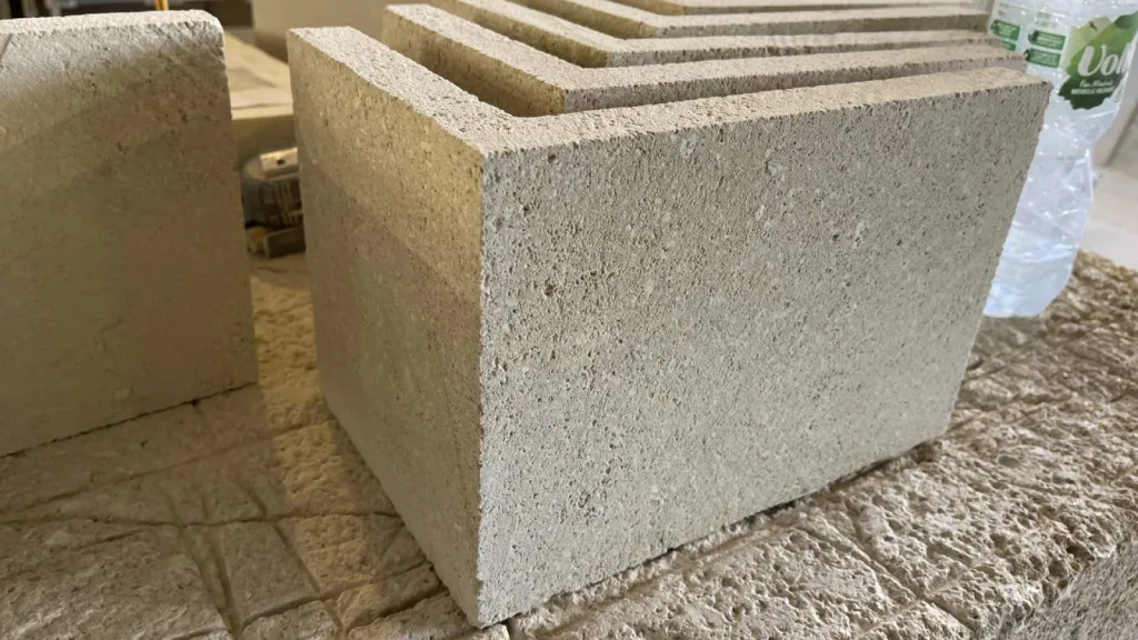 Chaine d'angle en pierre de Beaulieu