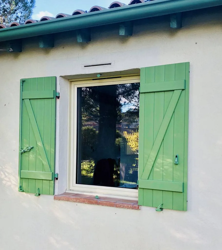 Pose de volets résine en Occitanie près de Marguerittes