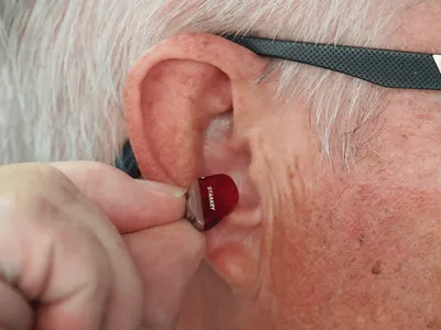 Appareil auditif gratuit et invisible chez un audioprothésiste à La Brède en Gironde