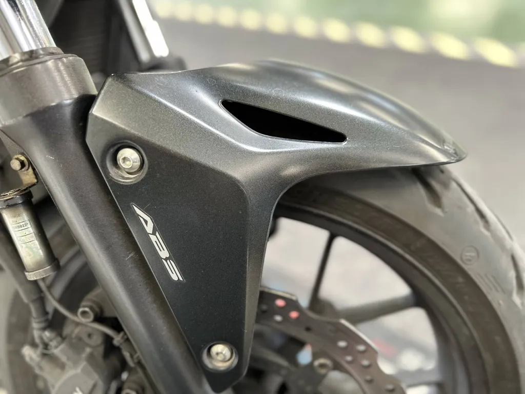 Autosur Martigues contrôle les garde-boues de votre moto lors du contrôle technique