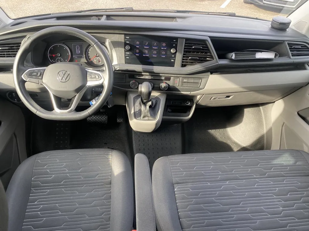 Volkswagen Caravelle d'occasion à vendre près du Havre : Van 9 places TDI 150 DSG7 disponible à La Frénaye