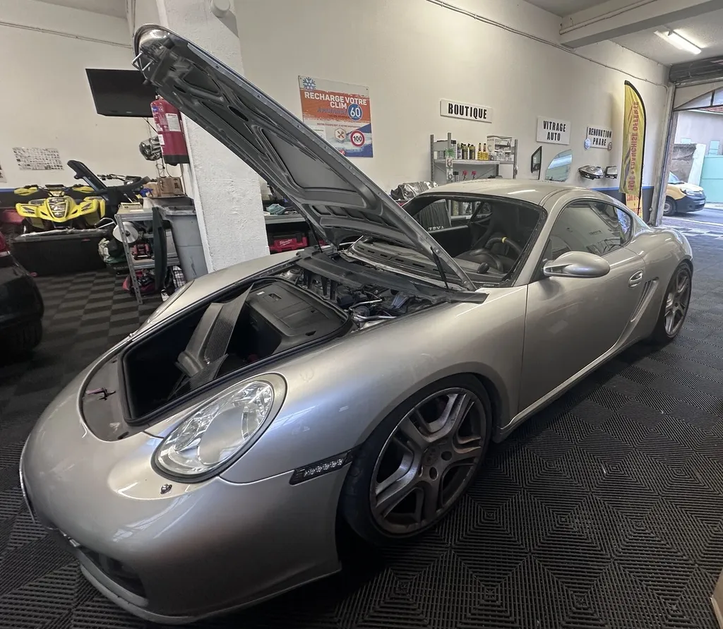 PORSCHE