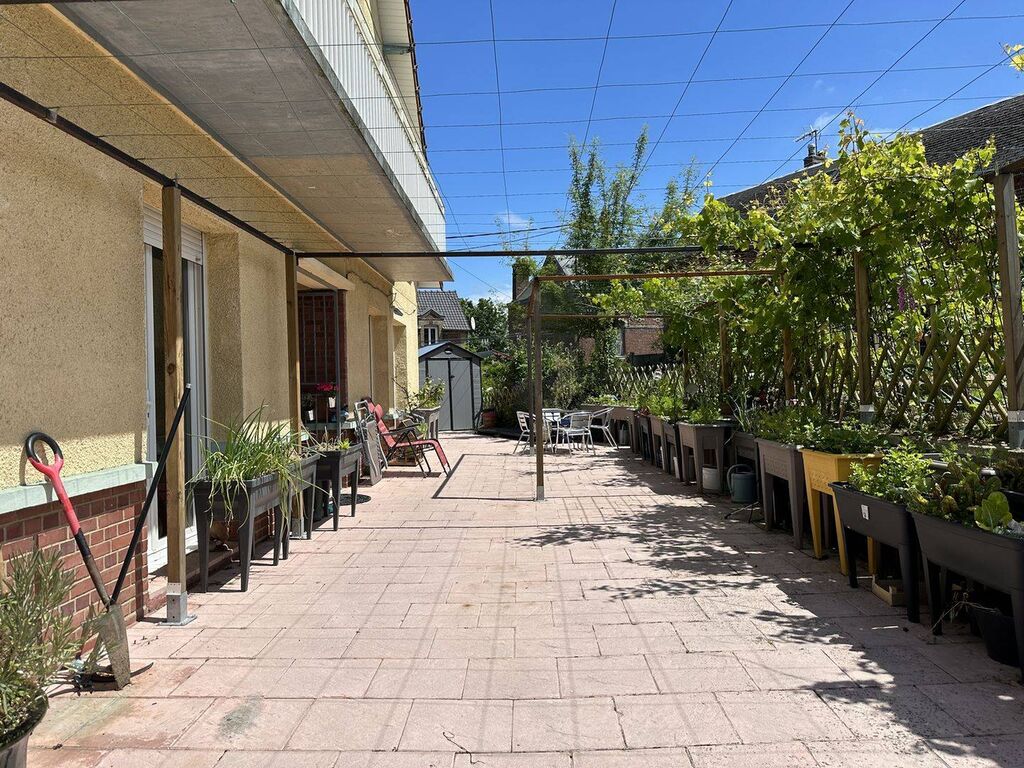 À vendre Maison équipée d'un système de chauffage à pompe à chaleur, alliant confort moderne et éléments d'époque.