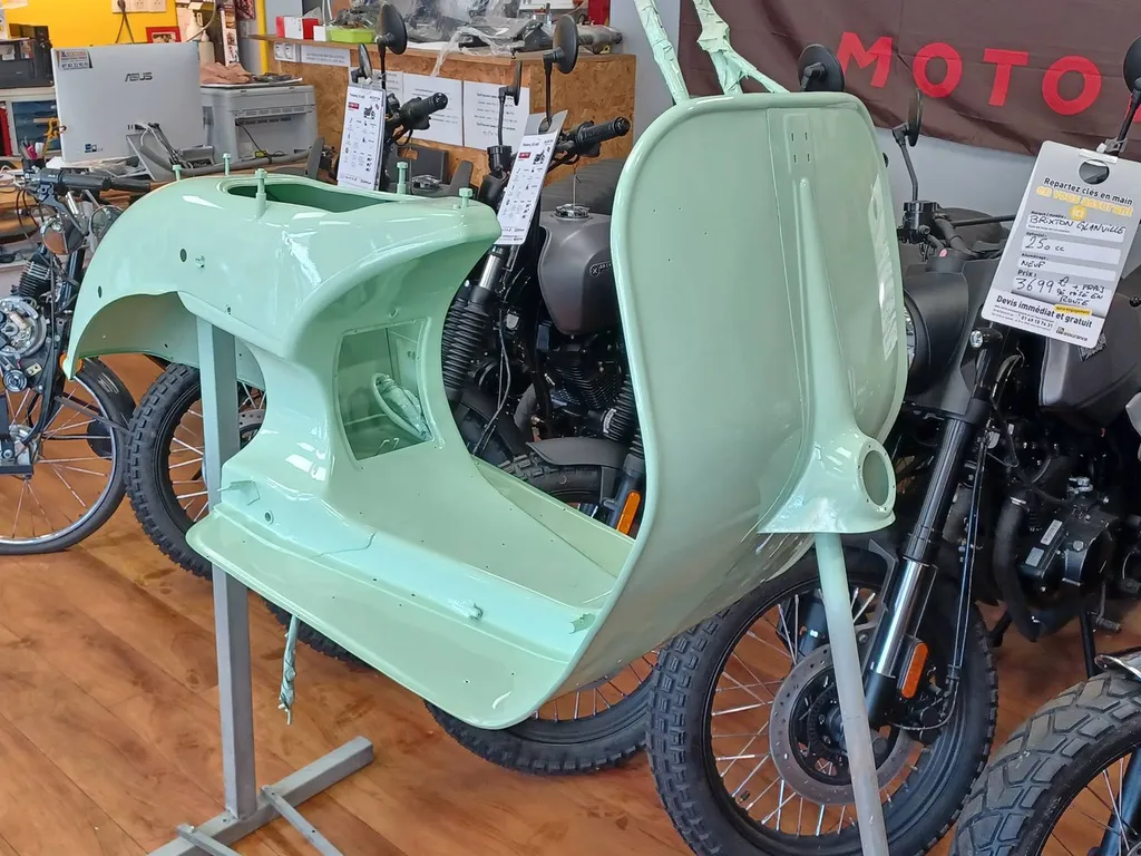 PEINTURE CHASSIS VESPA ACMA OLLIOULES 