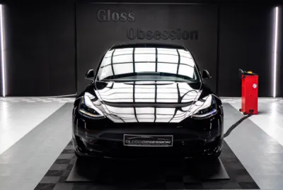 Tesla model 3 noir protégée avec le film de protection XPEL