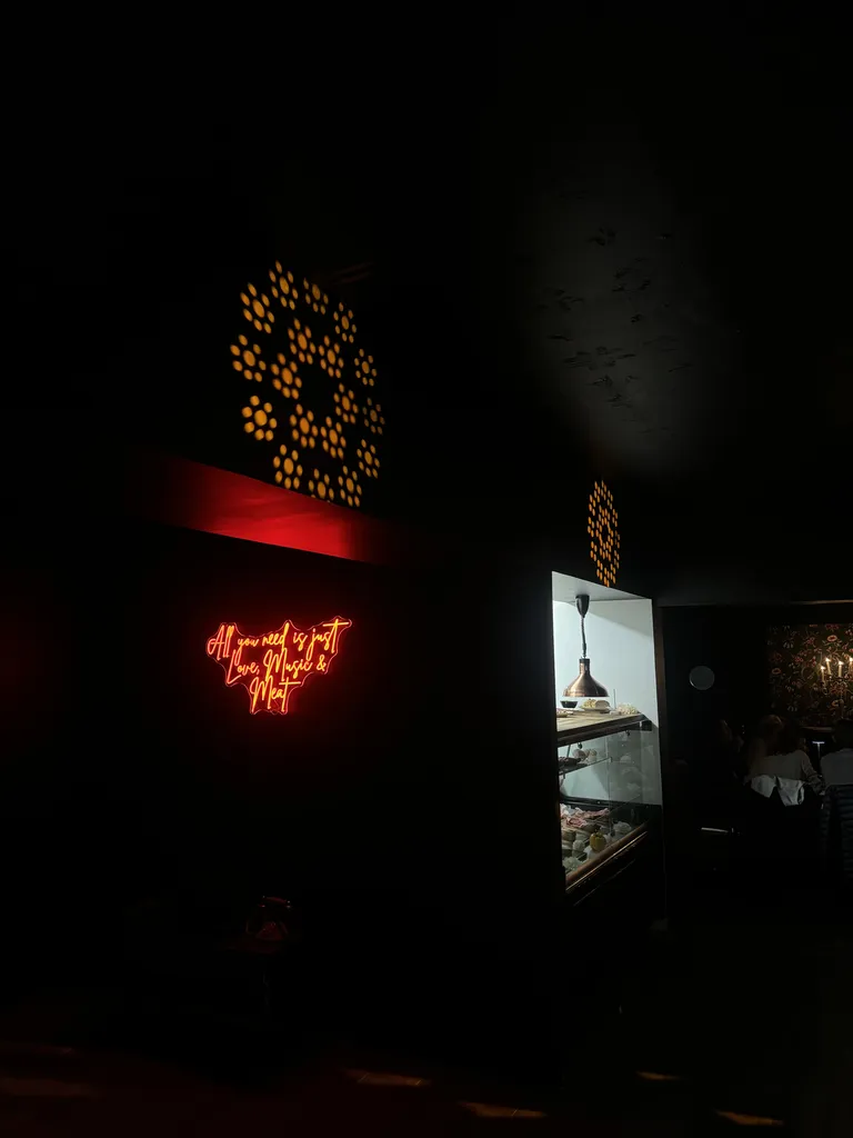 Installation Sonorisation et Éclairages le Boudoir du Steakhouse à Toulon Var 83