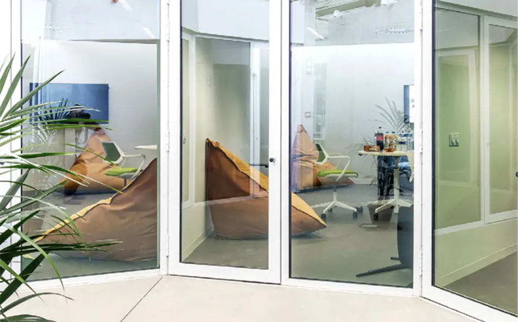 Salles et Studios Modulables au Campus Thecamp à Aix-en-Provence : Proximité Thecamp Hotel and Lodges