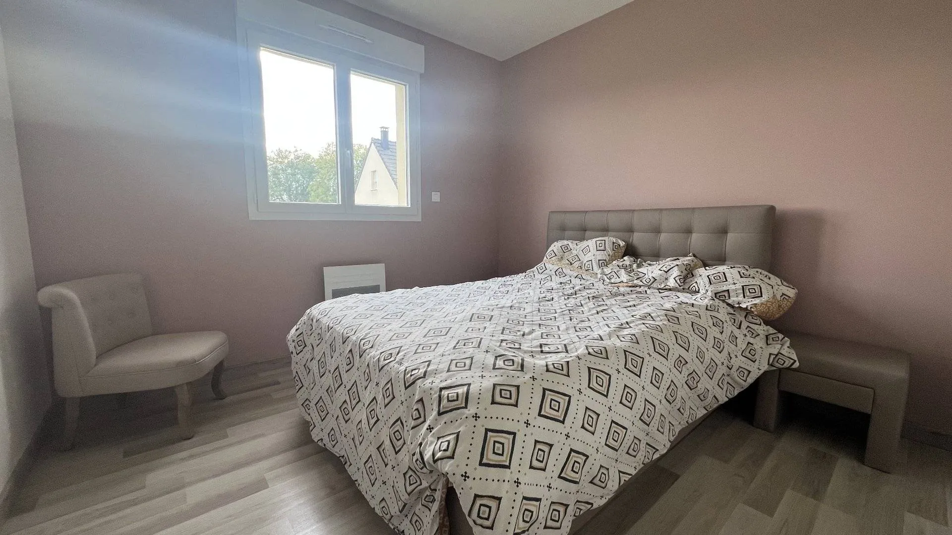 SOUS OFFRE PAVILLON MODERNE construit en 2023 de 81m² plain-pied, 3 chambres, pièce de vie lumineuse, terrain clos 678m², idéale primo-accédants, à proximité des Villes Sœurs et Baie de Somme.