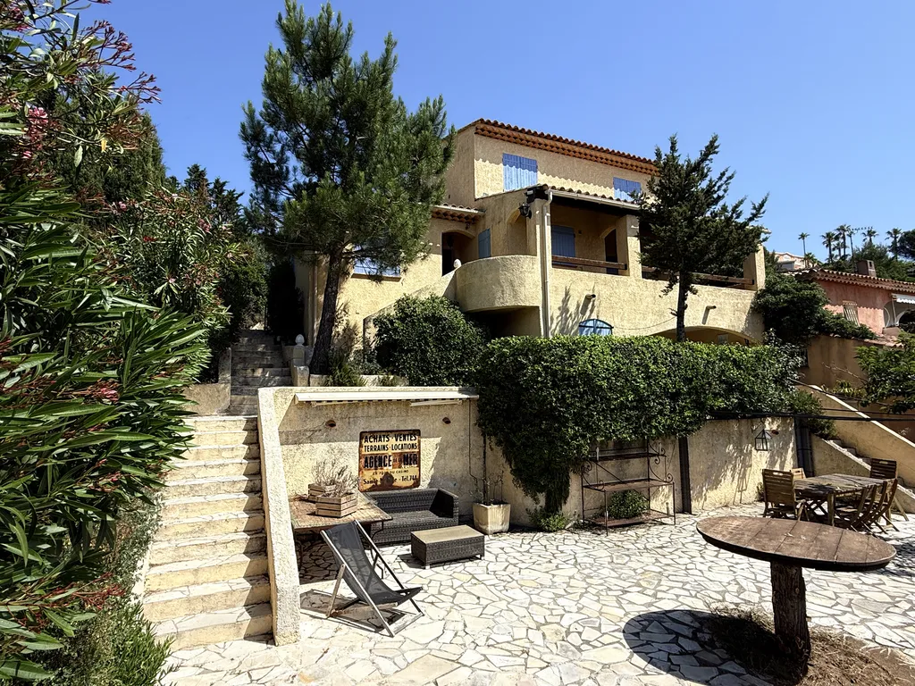 Maison provençale vue mer — Les Issambres, plage de la Gaillarde à pied