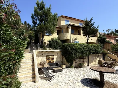 Maison provençale vue mer — Les Issambres, plage de la Gaillarde à pied