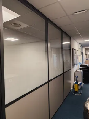 FILMS DE TYPE VITROPHANIE DÉGRADÉ INT 120 REFLECTIV SUR CLOISONS DE BUREAUX A AIX EN PROVENCE BOUCHES DU RHÔNE 13
