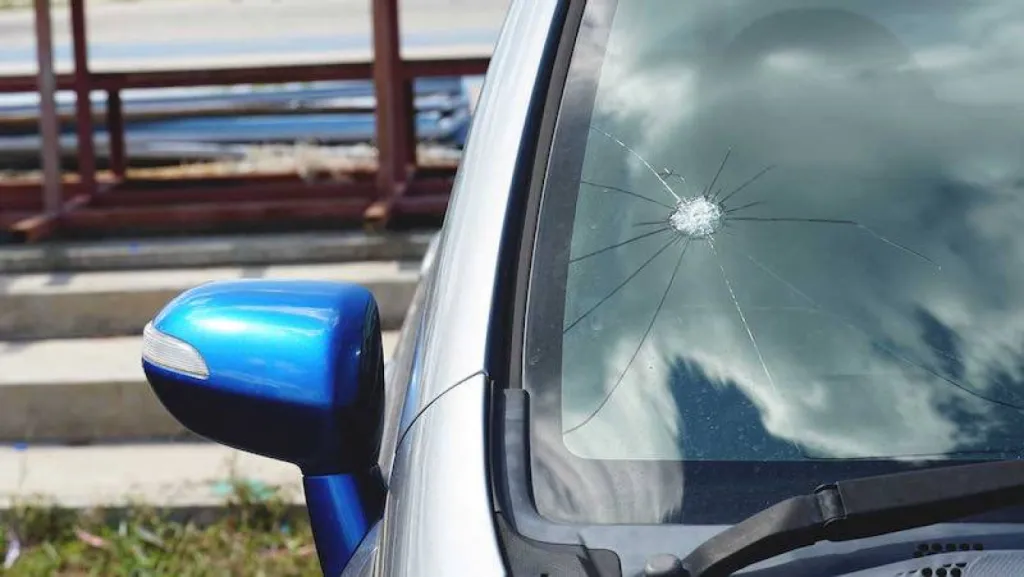 Réparation d'impact sur pare brise Renault Megane à Marseille