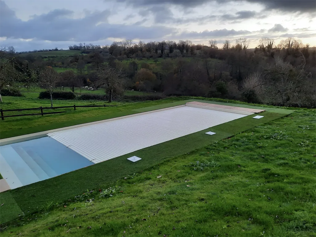 couloir de nage avec volet immergé - 61120 - CROUTTES