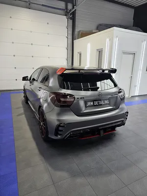 Protection céramique complète sur pour cette Mercedes Classe A45 AMG gris Matte à Saint-Vit proche de la Suisse