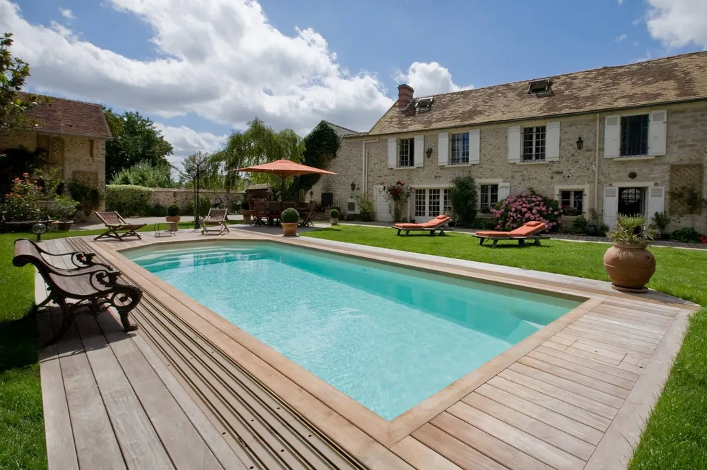 piscine avec planches