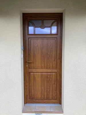 Pose d'une porte d'entrée PVC couleur chêne doré sur LE BARP proche Bassin d'Arcachon