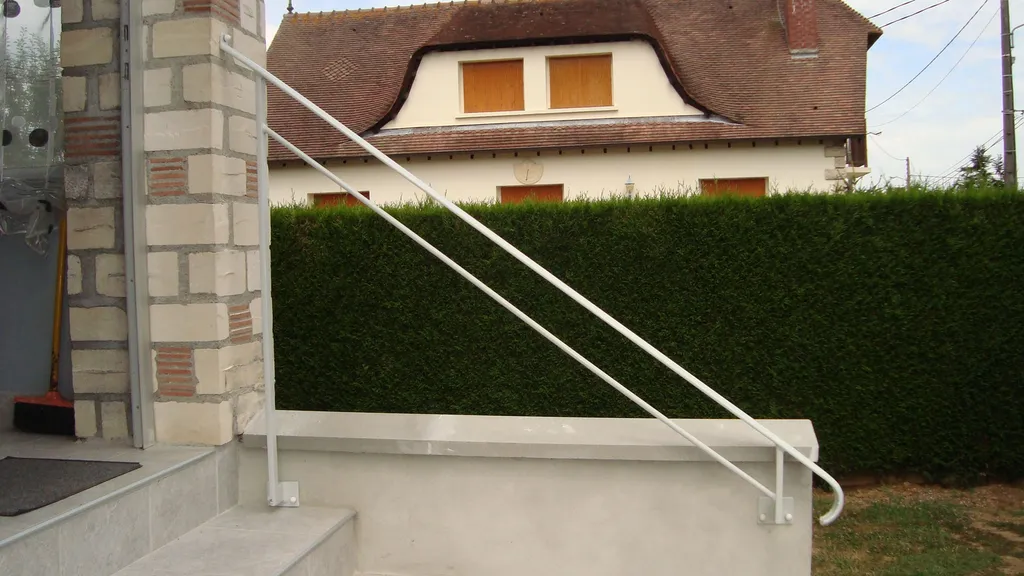 Installation de Mains Courantes et Garde-Corps en Aluminium et Acier Galvanisé pour Pavillons ou Maisons à Rouen et son Agglomération en Seine-Maritime 76