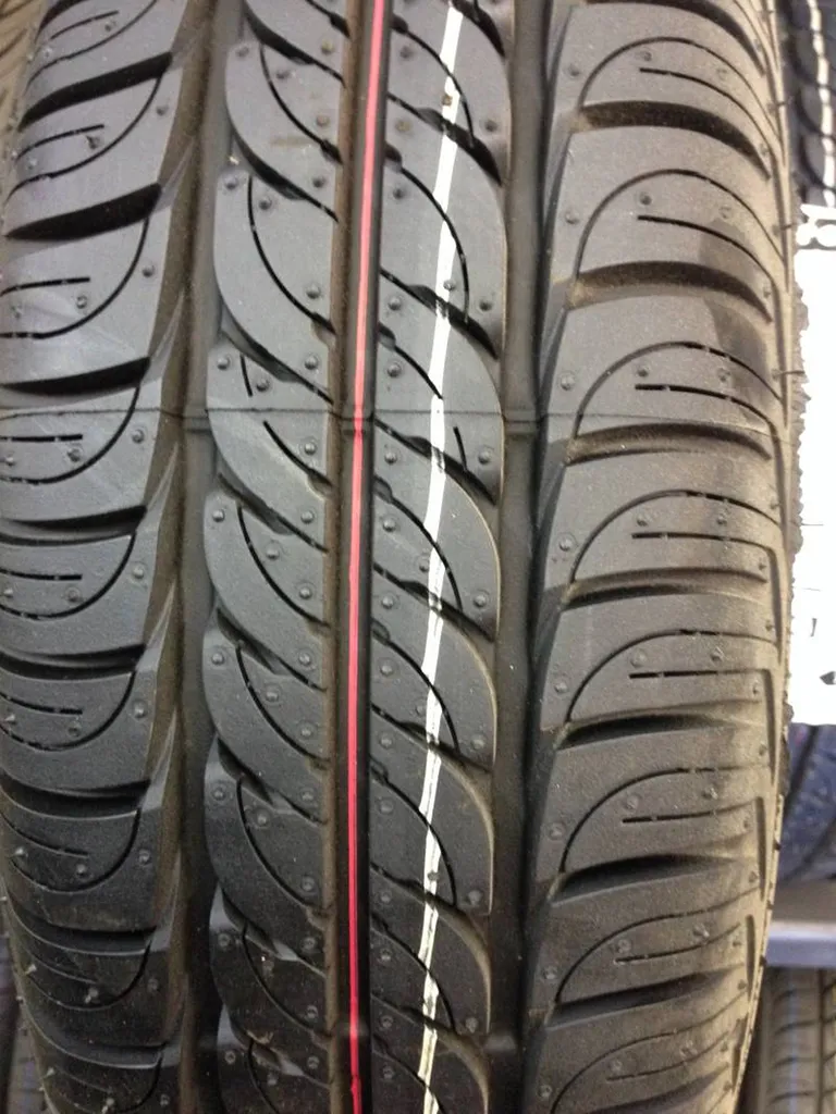 Pneu Firestone en 13 pouces en vente à côté d’Uzes