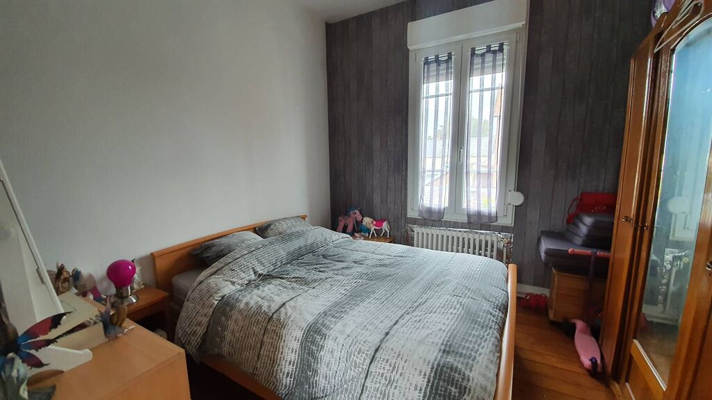 A vendre maison de village, 3 chambres, proche de Gamaches 80220 et à 15 minutes de la mer et des 3 villes soeurs. ( Eu 76260 - Le Tréport 76470 - Mers les Bains 80350 )