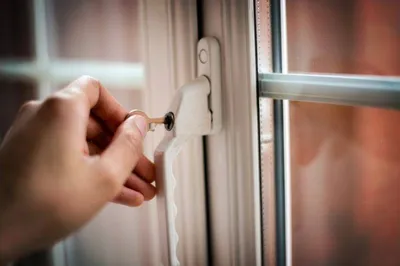 Comment le choix de poignées peut optimiser la sécurité de vos fenêtres dans votre logement à Lyon 69 ?