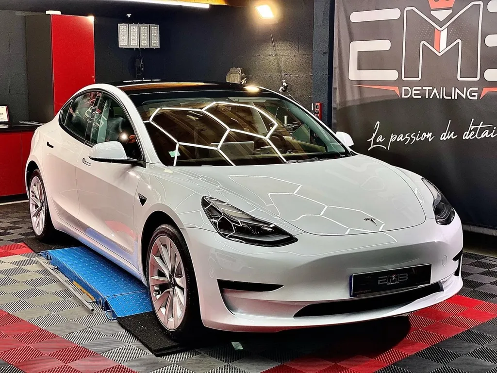 Protection carrosserie film PPF Lyon et traitement céramique tesla modèle 3 