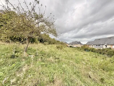 Parcelle de Terrain constructible d'une superficie de 2 048m² – Bourg tous commerces en Normandie, proche de Dieppe..
