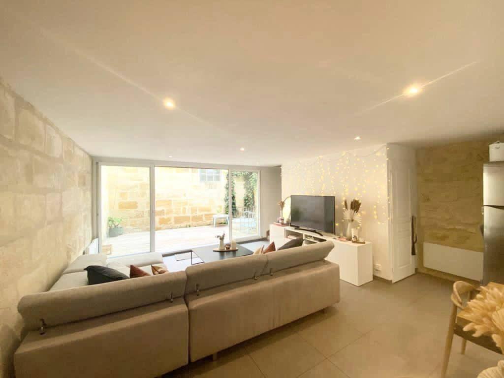 A vendre échoppe à St Seurin avec salon traversant 