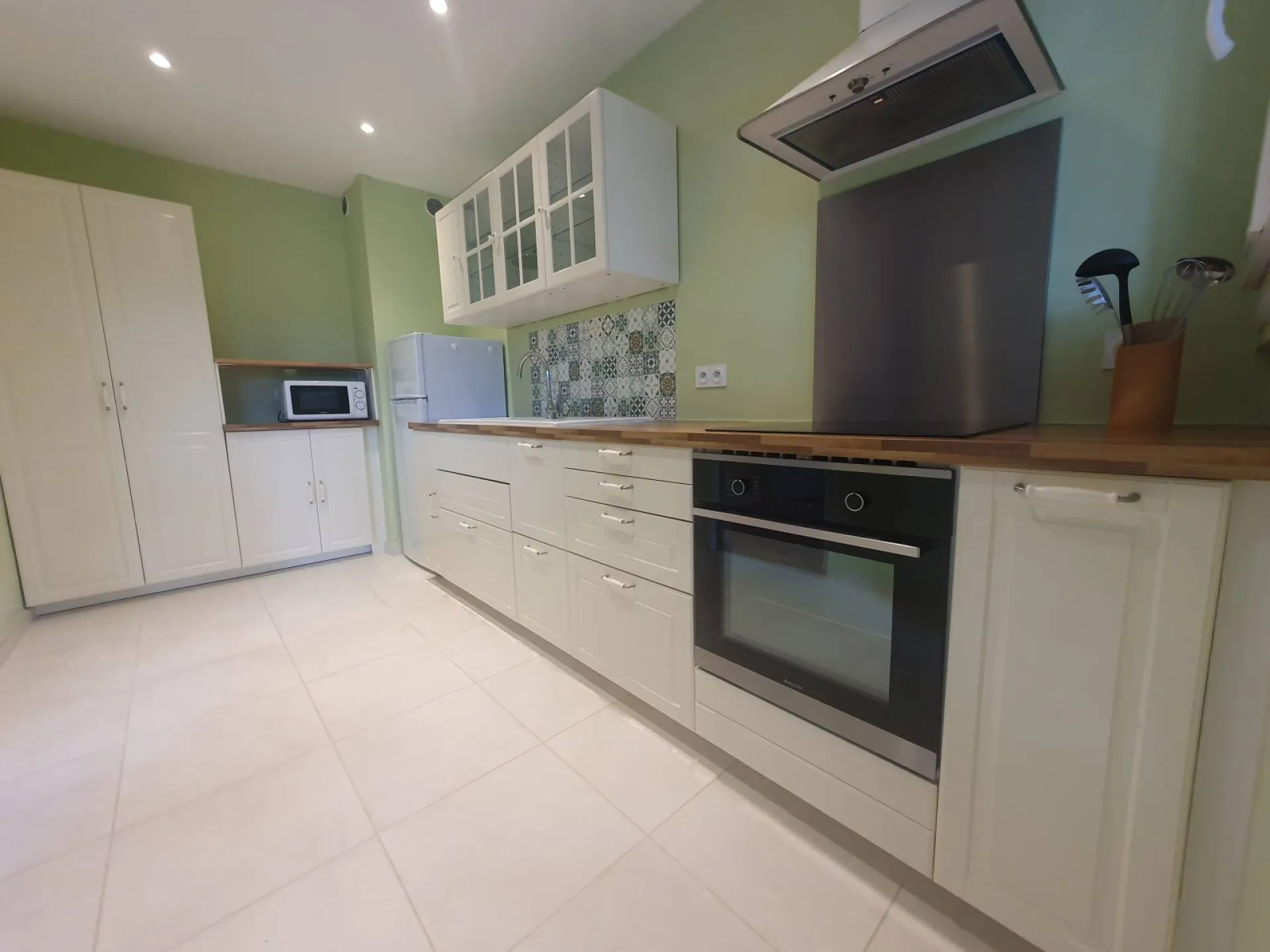 Cuisine rénovée complète dans un appartement T3 à Bron