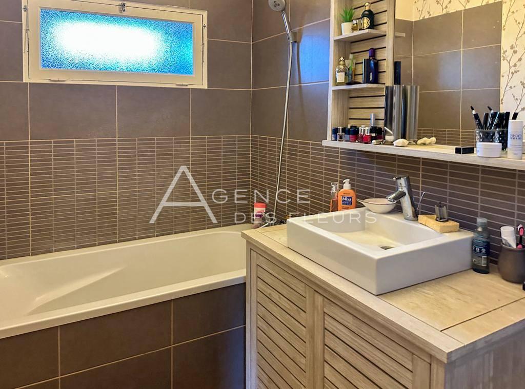 Charmant Pavillon avec Vue Dégagée !