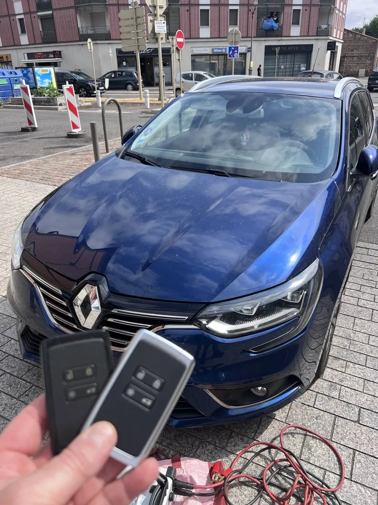 Reproduction et double de carte Renault à Toulouse – L’Atelier du Totem