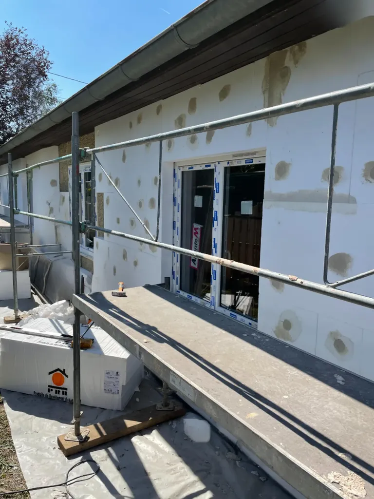 Préparation des façades avant isolation thermique extérieure à Villefranche-sur-Saône pour réduire les pertes de chaleur