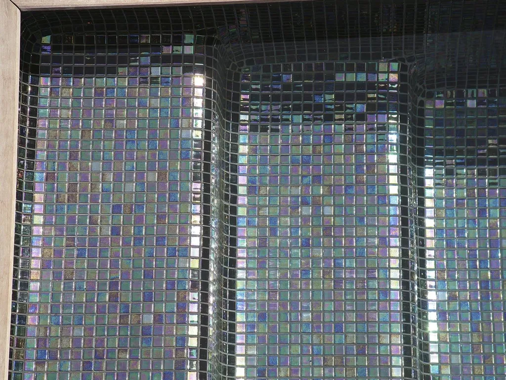 UNE PISCINE DE CARACTERE - MOSAÏQUE EBANO