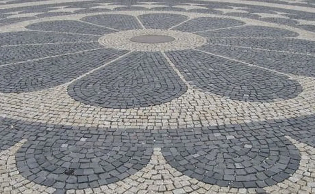 pavé contemporain noir
