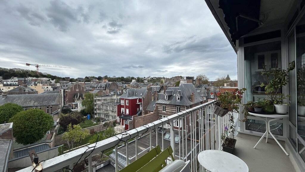 SOUS COMPROMIS Appartement idéalement situé avec balcon, ascenseur, Dieppe, 76 Normandie