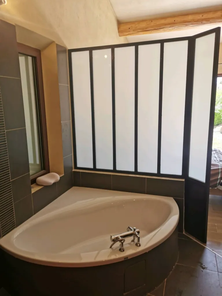 Fabrication personnalisée d'une verrière type atelier à Maussane Les Alpilles