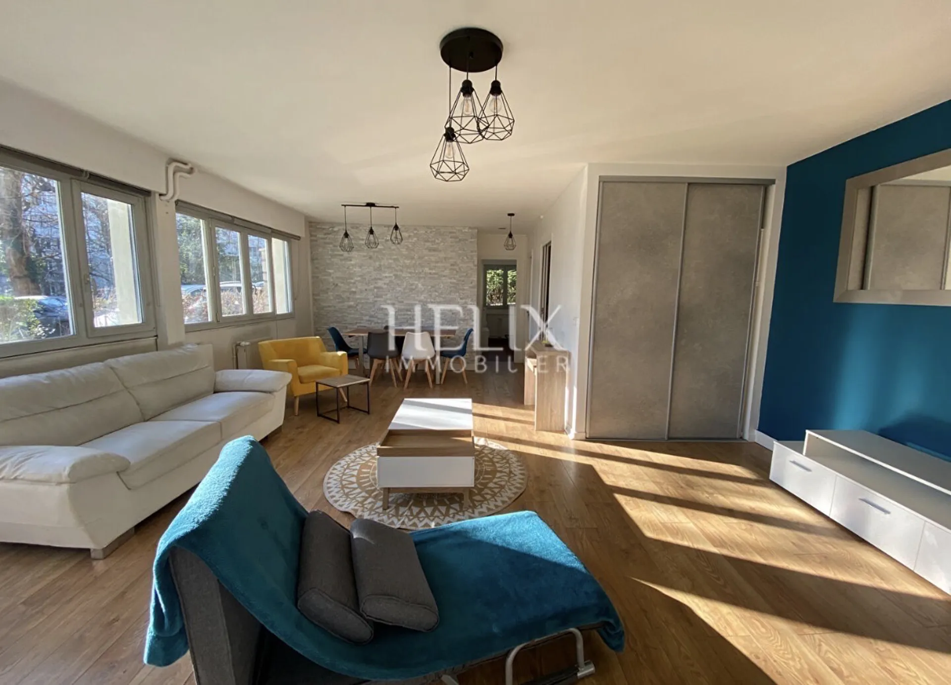 Le Pecq centre appartement meublé récemment rénové avec jardin privatif en rez de jardin dans résidence arborée clôturée et sécurisée avec gardien proche commodités