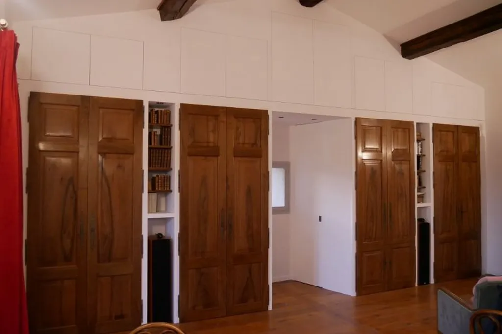 Portes de placards en noyer sur mesure à Eguilles