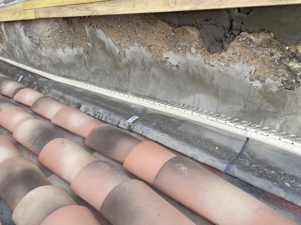 pose de solin plomb sur martigues