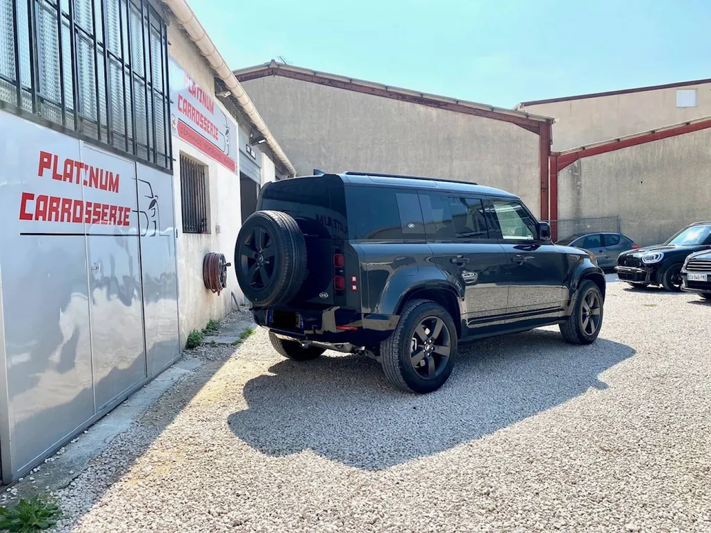 Protégez votre Range Rover Defender avec un traitement céramique Gtechniq appliqué dans notre atelier à Marseille